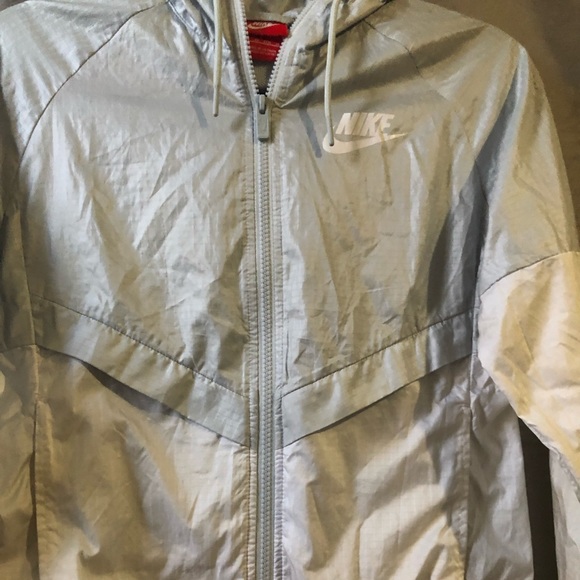 Nike silver and white track jacket - Picture 2 of 8